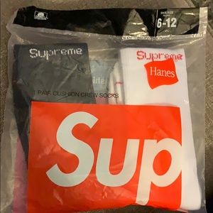 Supreme socks